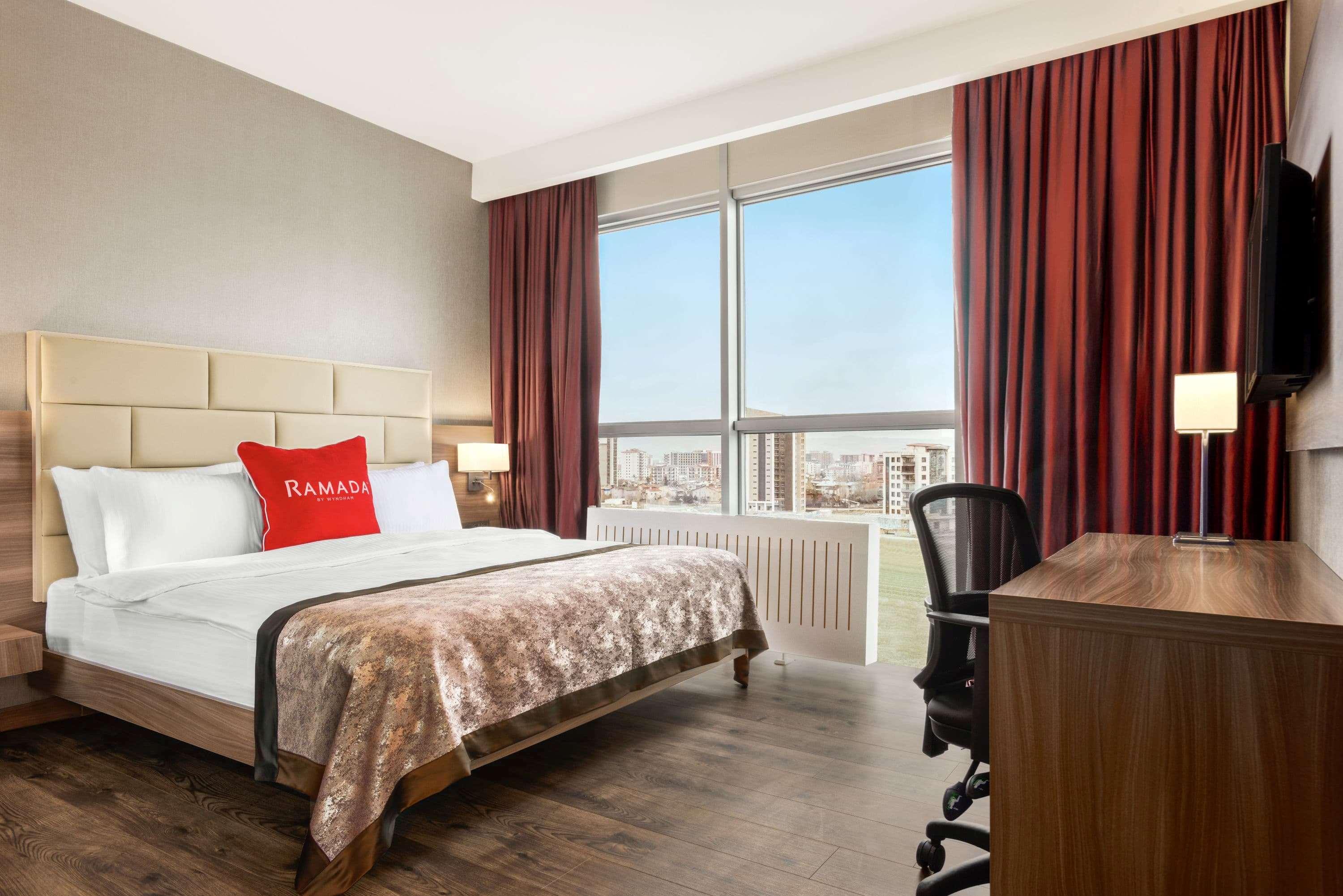 Отель Ramada By Wyndham Сивас Экстерьер фото