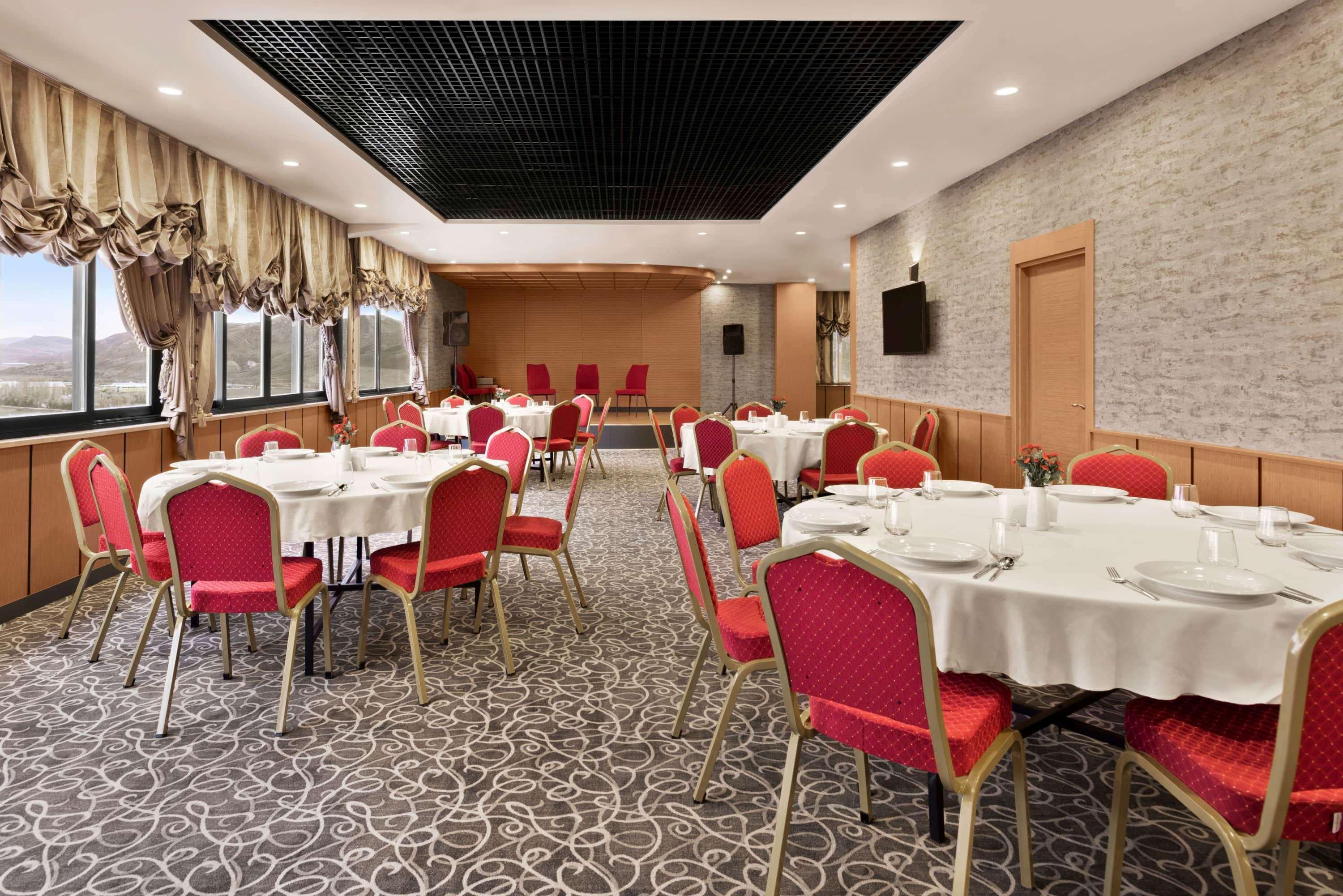 Отель Ramada By Wyndham Сивас Экстерьер фото