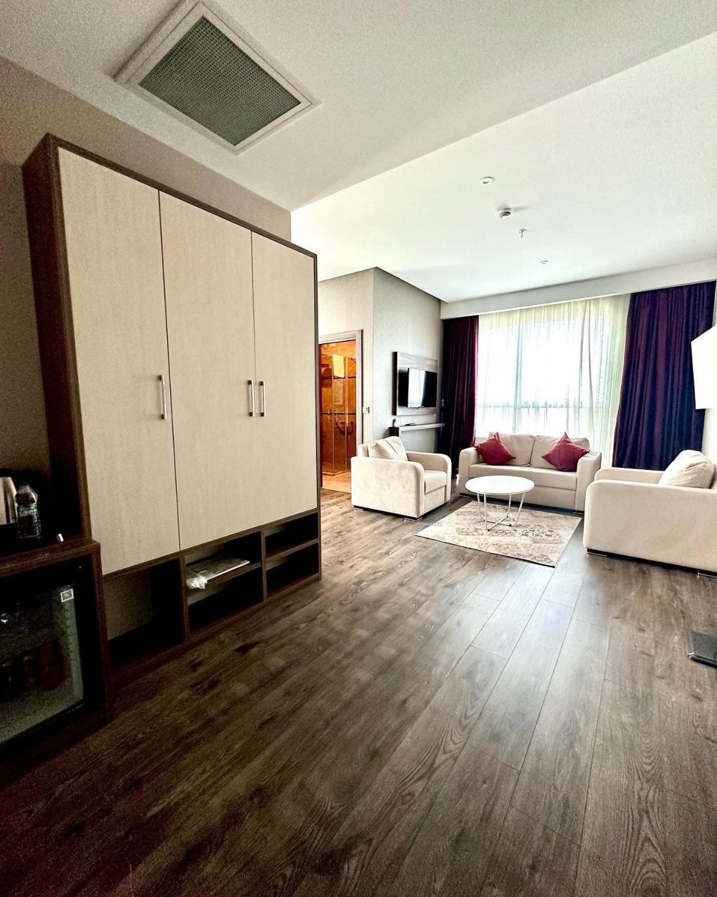 Отель Ramada By Wyndham Сивас Экстерьер фото