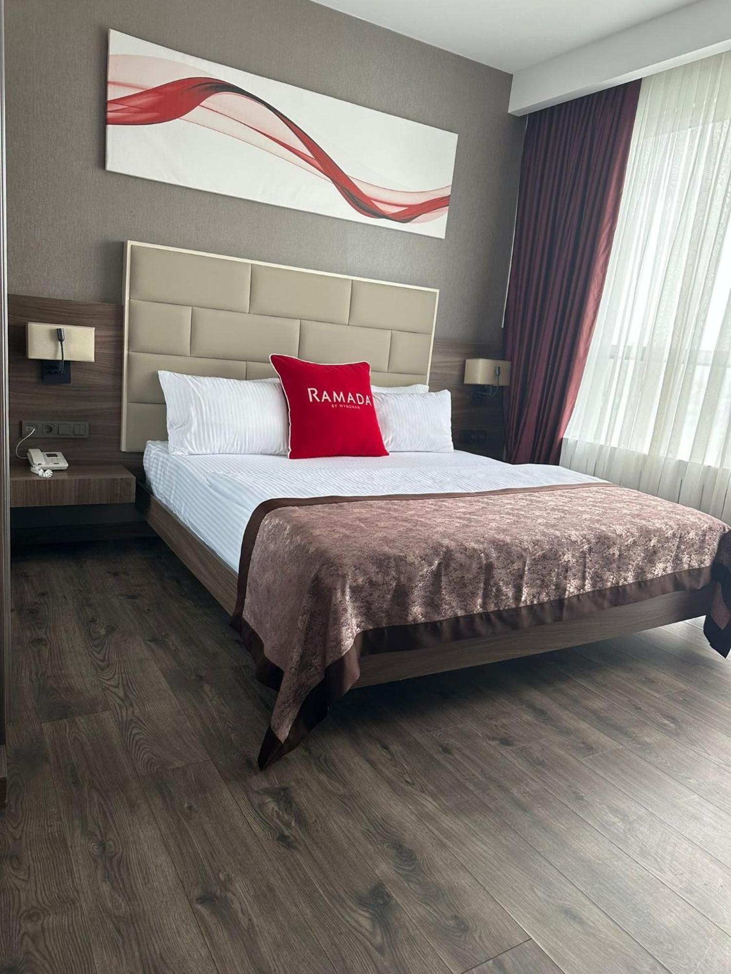 Отель Ramada By Wyndham Сивас Экстерьер фото