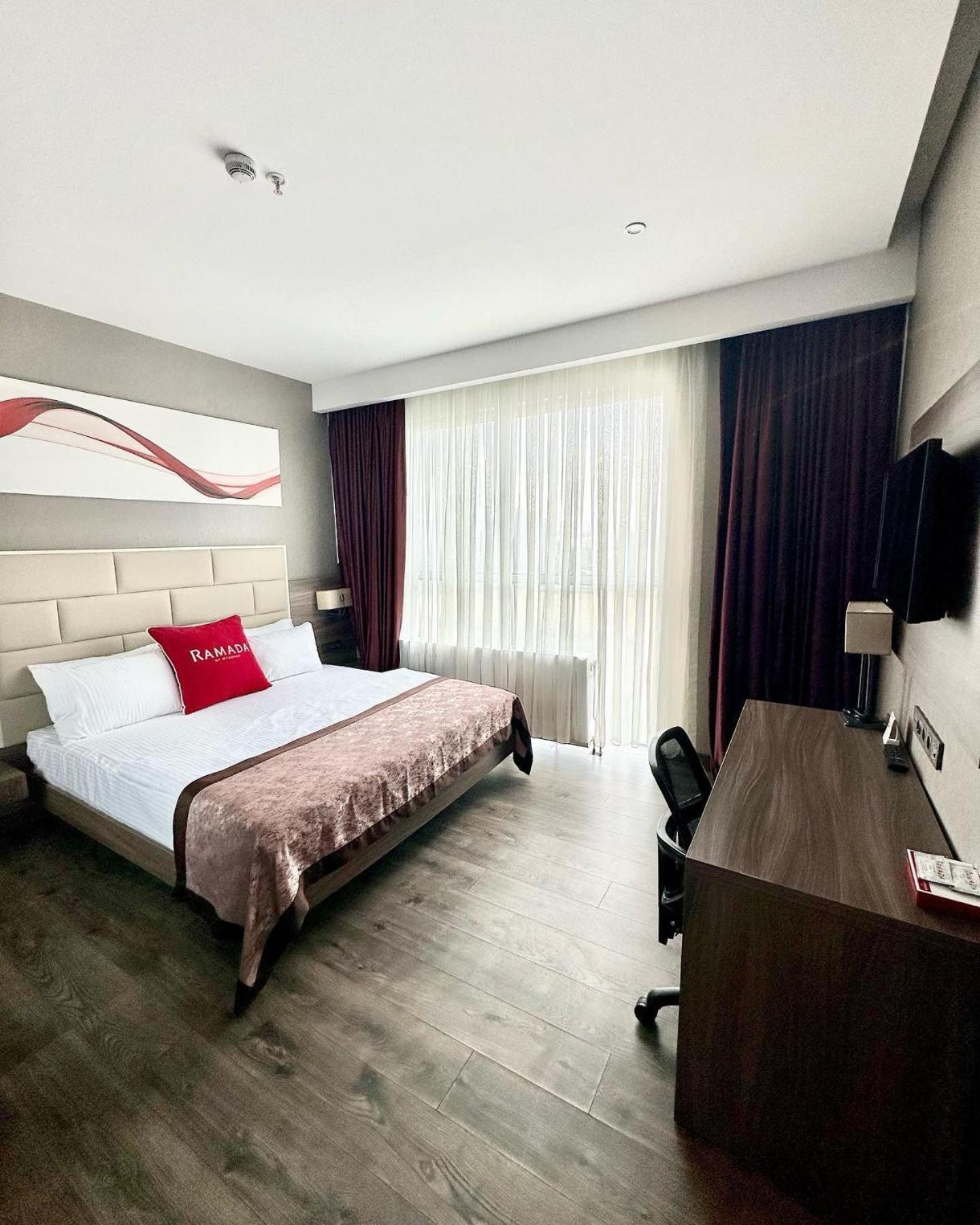 Отель Ramada By Wyndham Сивас Экстерьер фото