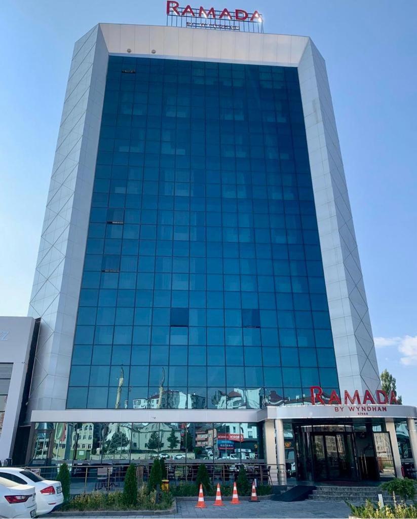 Отель Ramada By Wyndham Сивас Экстерьер фото