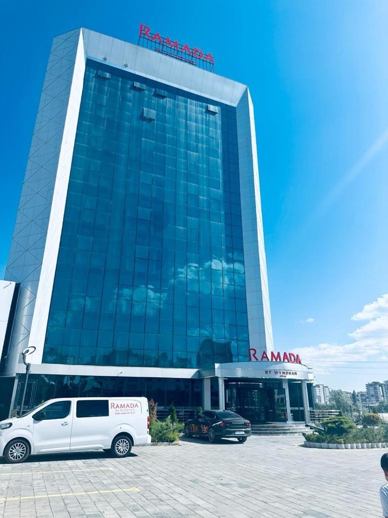 Отель Ramada By Wyndham Сивас Экстерьер фото